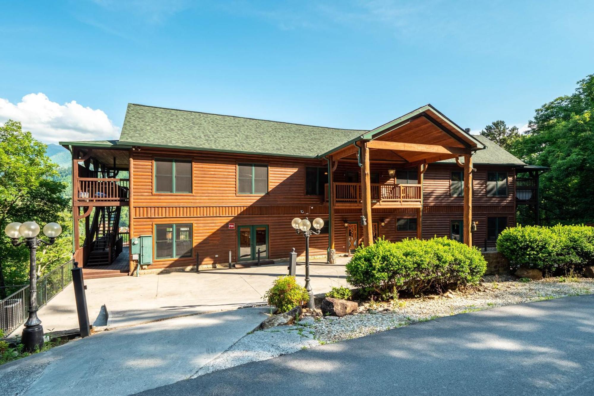 Hickory Ridge By Avantstay Incredible Private Elevated Cabin Sleeps 20 Gatlinburg Exterior photo