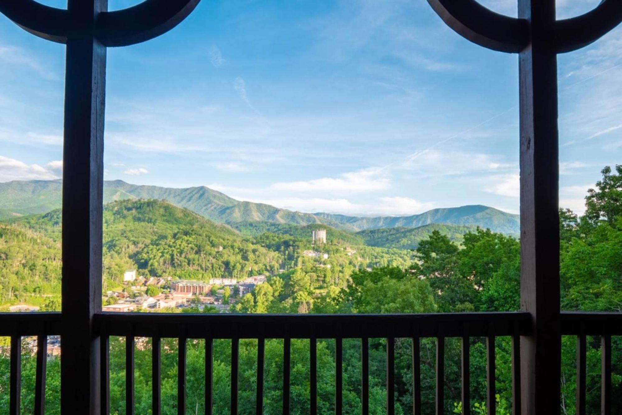 Hickory Ridge By Avantstay Incredible Private Elevated Cabin Sleeps 20 Gatlinburg Exterior photo