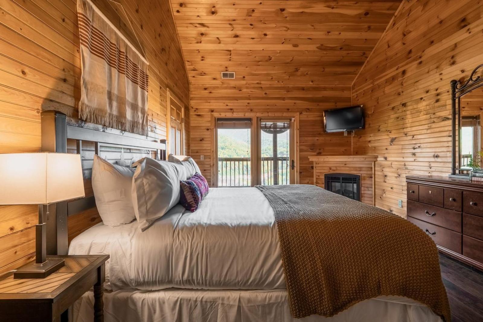 Hickory Ridge By Avantstay Incredible Private Elevated Cabin Sleeps 20 Gatlinburg Exterior photo