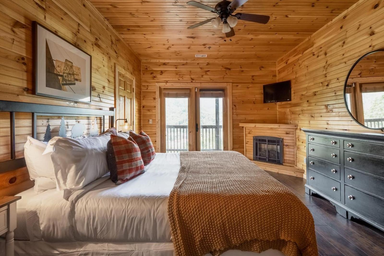 Hickory Ridge By Avantstay Incredible Private Elevated Cabin Sleeps 20 Gatlinburg Exterior photo